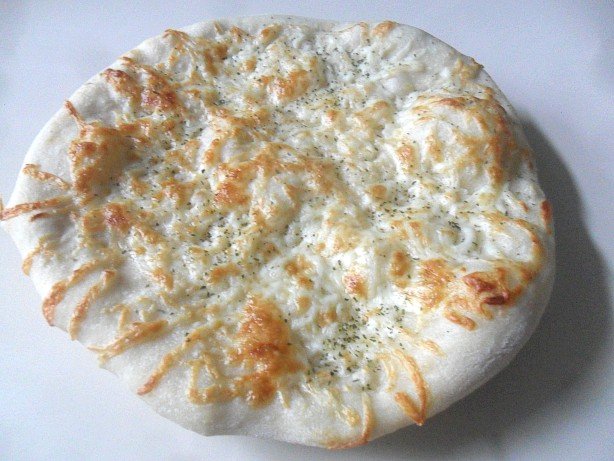 Strandkaja otthon: sajtos pizzakenyér